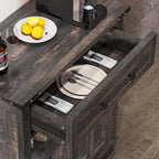 Meuble de bar à café de style ferme avec porte coulissante de grange et support à verres à vin